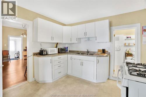 25 Forest Street, Chatham, ON - Indoor Photo Showing Kitchen With Double Sink