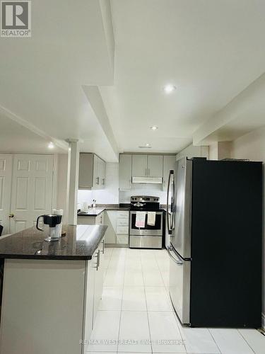 76 Lexington Road, Brampton, ON - Indoor Photo Showing Kitchen