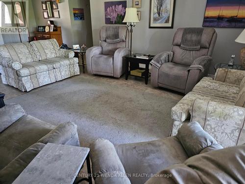 55 Penetangore Row S, Huron-Kinloss, ON - Indoor Photo Showing Living Room