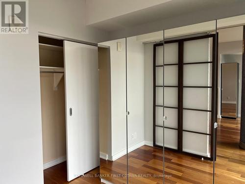 914 - 324 Laurier Avenue W, Ottawa, ON - Indoor