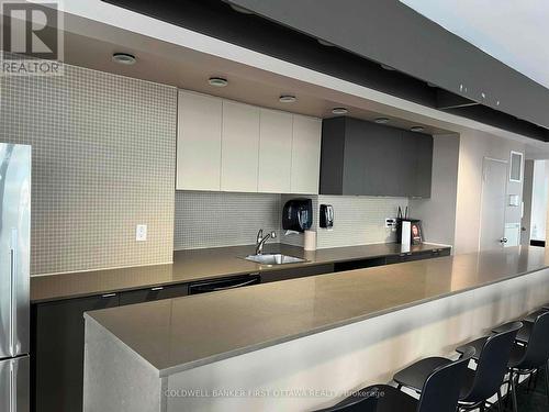 914 - 324 Laurier Avenue W, Ottawa, ON - Indoor Photo Showing Kitchen