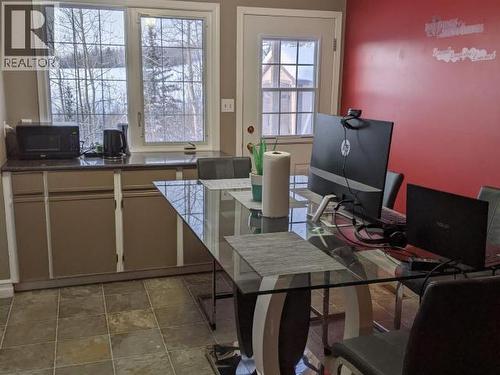 148 & 150 Dawson Drive, Faro, YT - Indoor