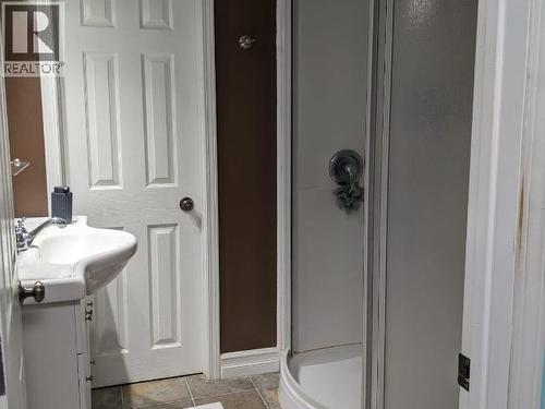 148 & 150 Dawson Drive, Faro, YT - Indoor Photo Showing Bathroom