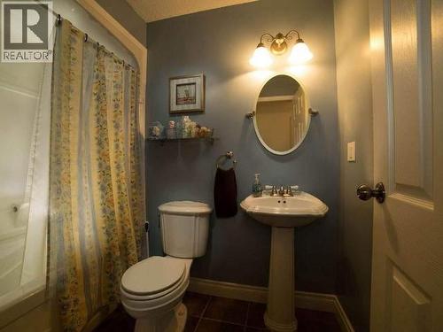 148 & 150 Dawson Drive, Faro, YT - Indoor Photo Showing Bathroom