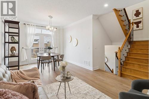 8 Mistywood Crescent, Vaughan, ON - Indoor Photo Showing Living Room