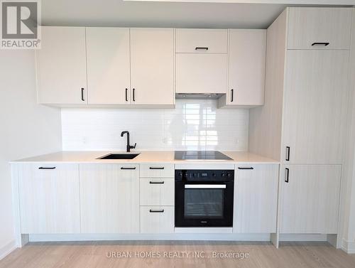 1120 - 1 Quarrington Lane, Toronto, ON - Indoor Photo Showing Kitchen