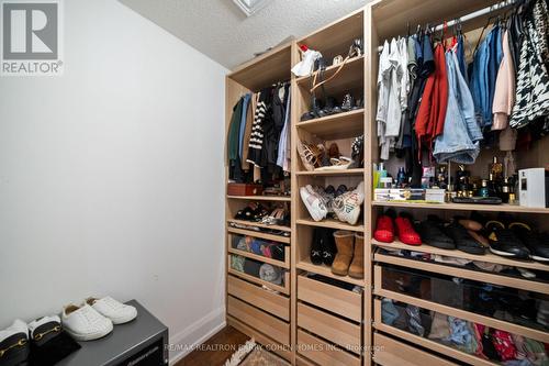 17 Lourakis Street, Richmond Hill, ON - Indoor With Storage