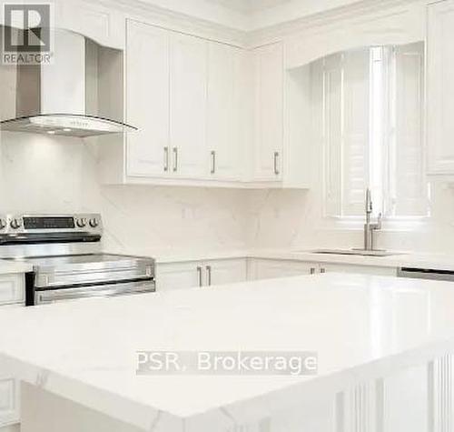 59 Pridham Place, New Tecumseth, ON - Indoor Photo Showing Kitchen