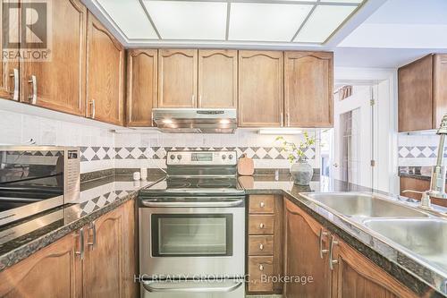 2066 Pineview Drive, Oakville, ON - Indoor Photo Showing Kitchen With Double Sink