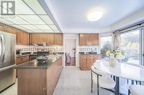 2066 Pineview Drive, Oakville, ON - Indoor Photo Showing Kitchen