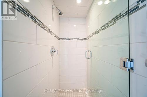 2066 Pineview Drive, Oakville, ON - Indoor Photo Showing Bathroom