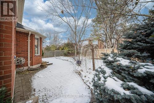 2066 Pineview Drive, Oakville, ON - Outdoor