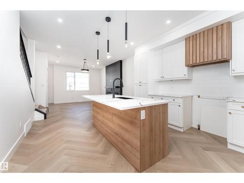 3127 Magpie Wy Nw, Edmonton, AB - Indoor Photo Showing Kitchen