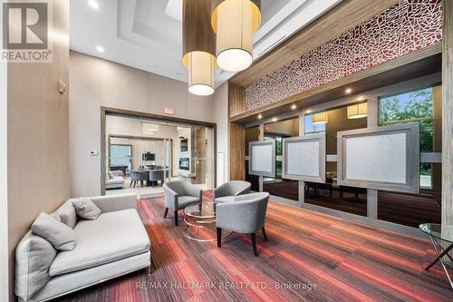 619 - 8763 Bayview Avenue, Richmond Hill, ON - Indoor