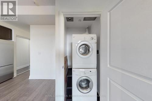528 - 7900 Bathurst Street, Vaughan, ON - Indoor Photo Showing Laundry Room