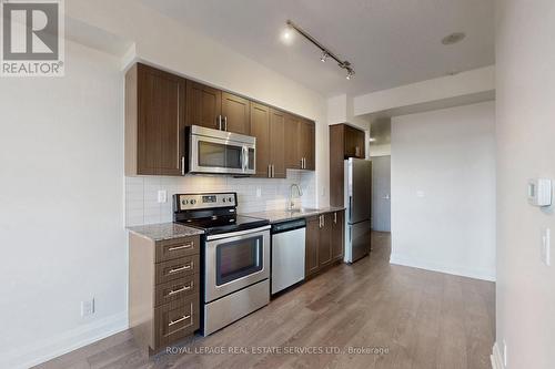 528 - 7900 Bathurst Street, Vaughan, ON - Indoor Photo Showing Kitchen