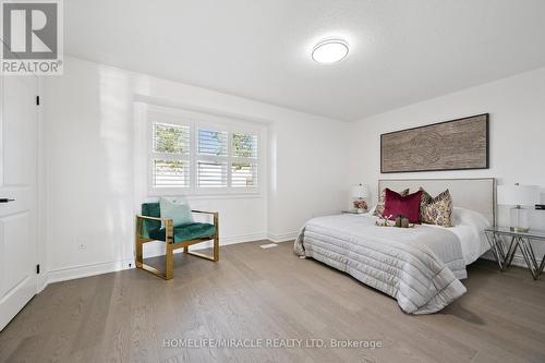 7562 Black Walnut Trail, Mississauga, ON - Indoor Photo Showing Bedroom