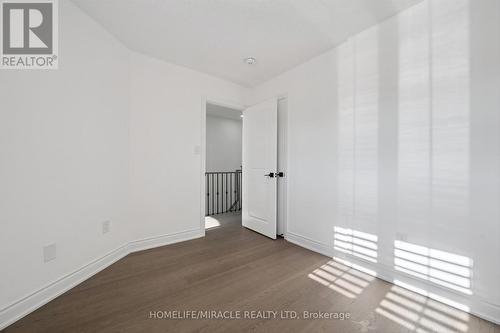 7562 Black Walnut Trail, Mississauga, ON - Indoor Photo Showing Other Room