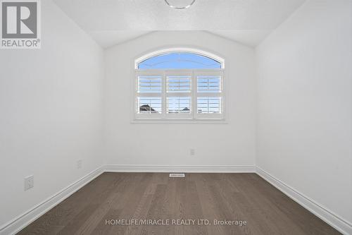 7562 Black Walnut Trail, Mississauga, ON - Indoor Photo Showing Other Room