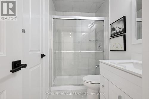 7562 Black Walnut Trail, Mississauga, ON - Indoor Photo Showing Bathroom