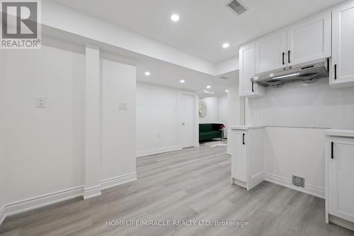 7562 Black Walnut Trail, Mississauga, ON - Indoor