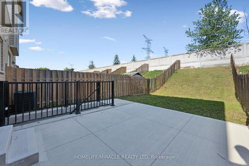 7562 Black Walnut Trail, Mississauga, ON - Outdoor
