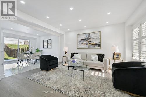 7562 Black Walnut Trail, Mississauga, ON - Indoor Photo Showing Living Room