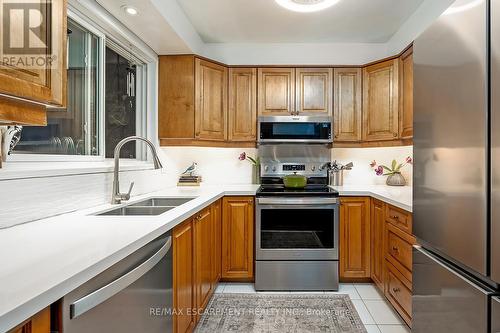 5 - 1580 Kerns Road, Burlington, ON - Indoor Photo Showing Kitchen With Stainless Steel Kitchen With Double Sink