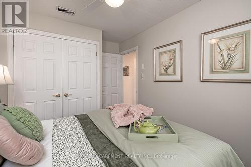 5 - 1580 Kerns Road, Burlington, ON - Indoor Photo Showing Bedroom
