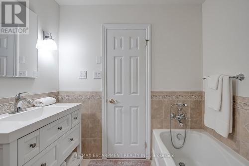 5 - 1580 Kerns Road, Burlington, ON - Indoor Photo Showing Bathroom