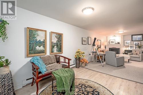 5 - 1580 Kerns Road, Burlington, ON - Indoor Photo Showing Living Room