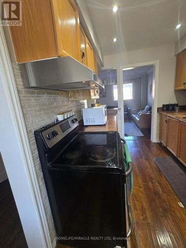 35 Jay Street, Brampton, ON - Indoor Photo Showing Kitchen