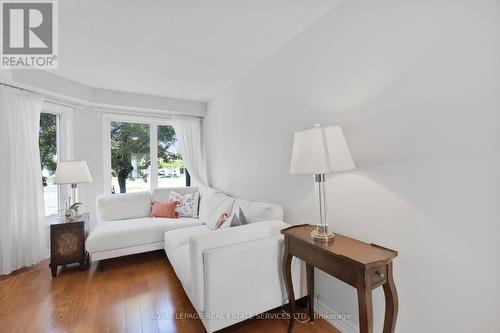 63 - 5230 Glen Erin Drive, Mississauga, ON - Indoor Photo Showing Living Room