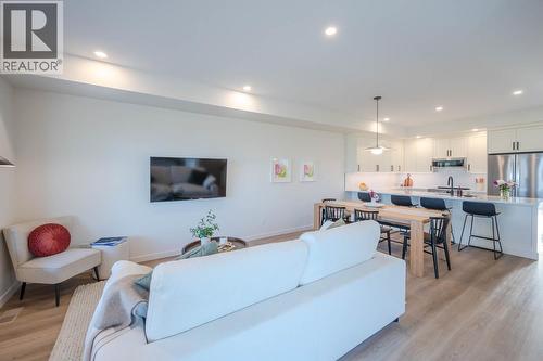 158 Deer Place Unit# 107, Penticton, BC - Indoor Photo Showing Living Room