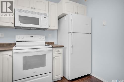 20 135 Pawlychenko Lane, Saskatoon, SK - Indoor Photo Showing Kitchen