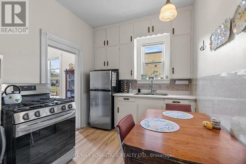 33 St Patrick Street, London North (North N), ON - Indoor Photo Showing Kitchen With Double Sink