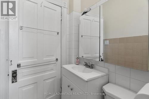 33 St Patrick Street, London North (North N), ON - Indoor Photo Showing Bathroom