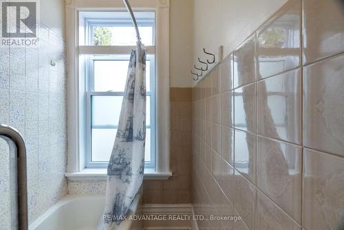 33 St Patrick Street, London North (North N), ON - Indoor Photo Showing Bathroom