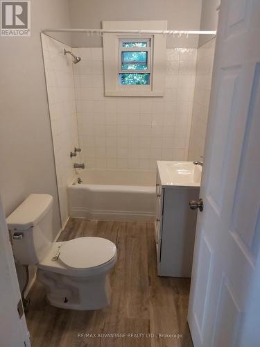 Back unit - 33 St Patrick Street, London North (North N), ON - Indoor Photo Showing Bathroom