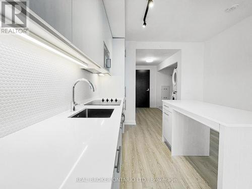 2705 - 286 Main Street, Toronto, ON - Indoor Photo Showing Kitchen