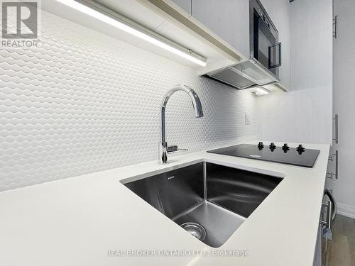 2705 - 286 Main Street, Toronto, ON - Indoor Photo Showing Kitchen