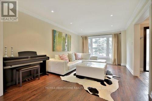 263 Princess Royal Court, Oakville, ON - Indoor Photo Showing Living Room
