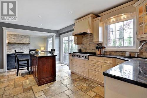263 Princess Royal Court, Oakville, ON - Indoor Photo Showing Kitchen