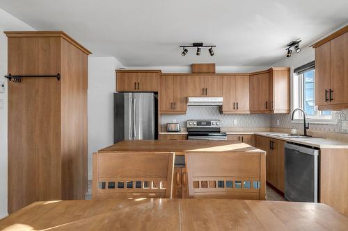 Salle à manger - 7305Z  - 7307Z Av. Des Faisans, Québec (Charlesbourg), QC - Indoor Photo Showing Kitchen With Double Sink