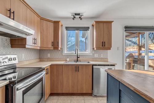 Cuisine - 7305Z  - 7307Z Av. Des Faisans, Québec (Charlesbourg), QC - Indoor Photo Showing Kitchen With Double Sink