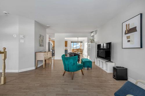 Salon - 7305Z  - 7307Z Av. Des Faisans, Québec (Charlesbourg), QC - Indoor Photo Showing Living Room