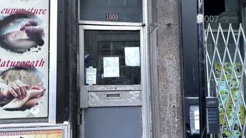 Entrée extérieure - 1-1009 Boul. St-Laurent, Montréal (Ville-Marie), QC - 