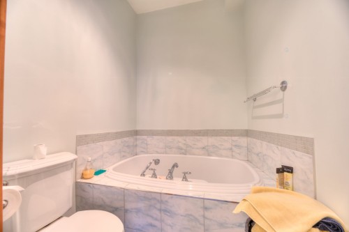 Salle de bains - 377  - 381 Av. Clarke, Westmount, QC - Indoor Photo Showing Bathroom