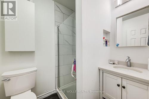 284 Westcourt Place, Waterloo, ON - Indoor Photo Showing Bathroom
