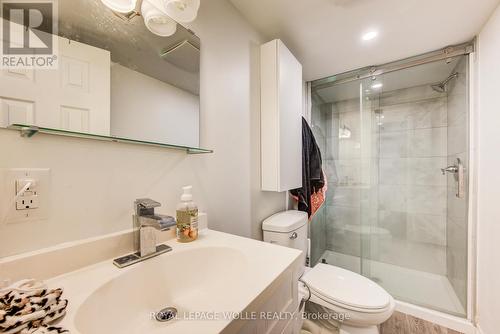284 Westcourt Place, Waterloo, ON - Indoor Photo Showing Bathroom